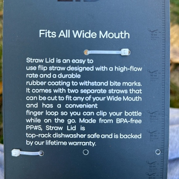 Replacement lid for hyrdoflask with straw and straw cleaner - Picture 4 of 4